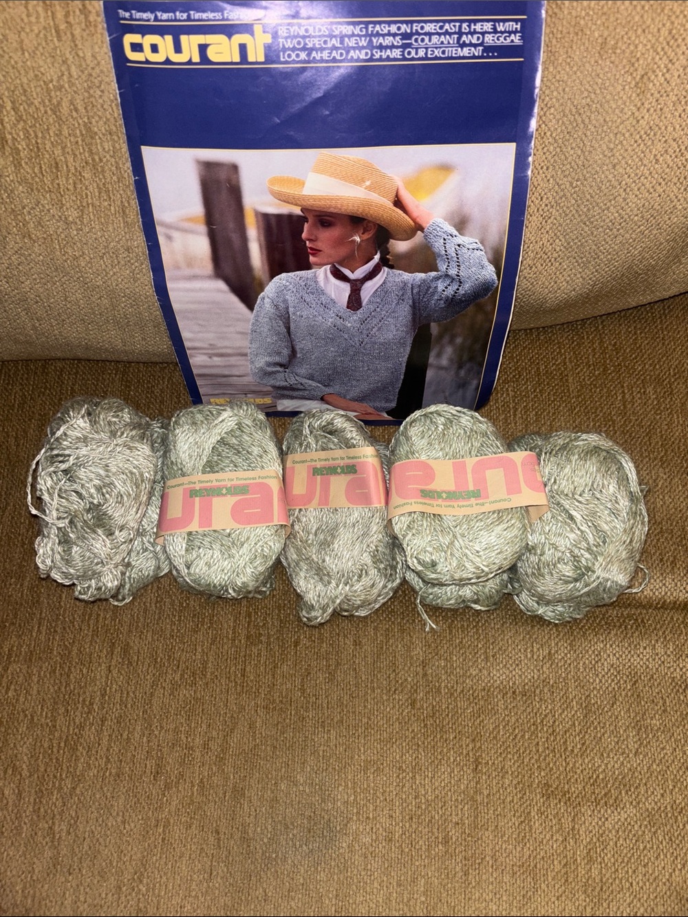 Courant green tweed yarn with patterns 10 in the bundle